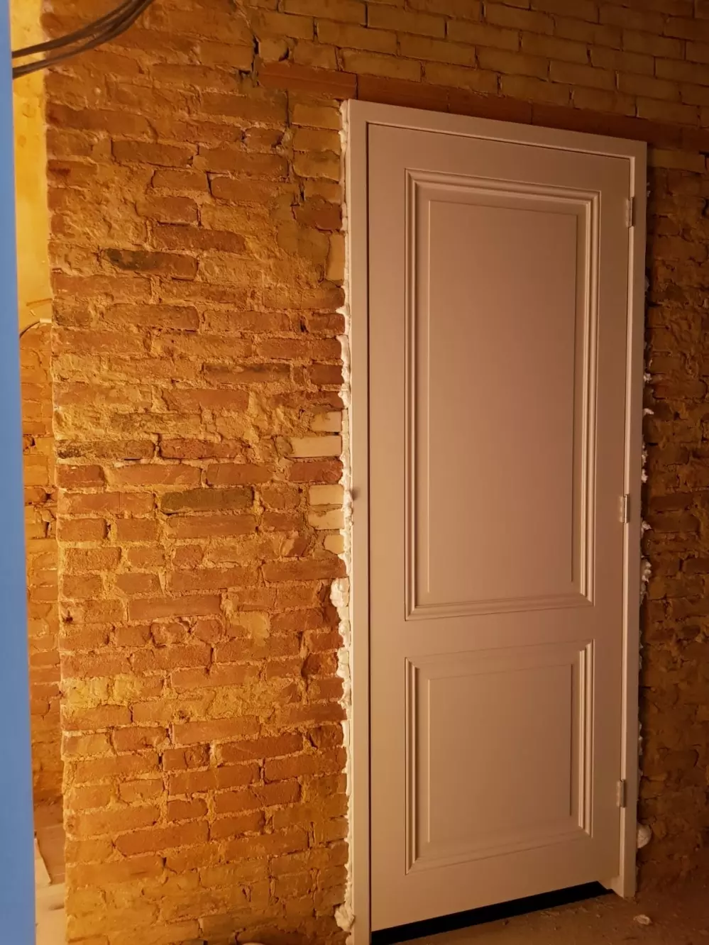 Den-Haag-Timmerwerken-houten-binnen-deur-met-kozijn-perfect-op-maat-gemaakt