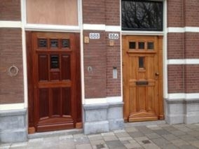 Den-Haag-Timmerwerken-maatwerk-houtwerken-houten-buiten-deuren-met-panelen-en-glas